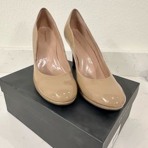 Tahari Colette Toast patent leather heels
